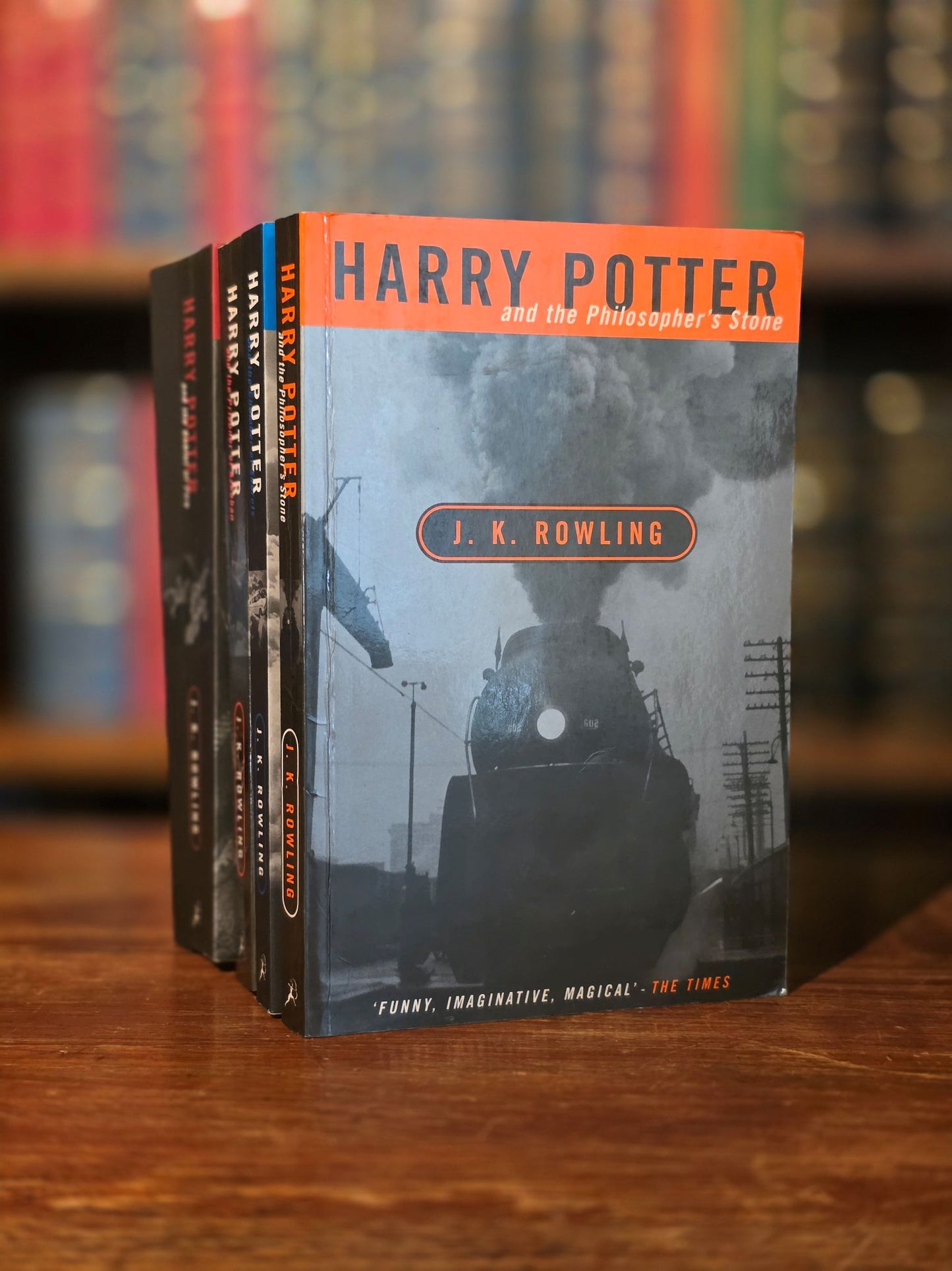 Complete set first adult editions of the Harry Potter series (1998-2001), consisting of Harry Potter and the Philosopher’s Stone, Chamber of Secrets, Prisoner of Azkaban and Goblet of Fire.