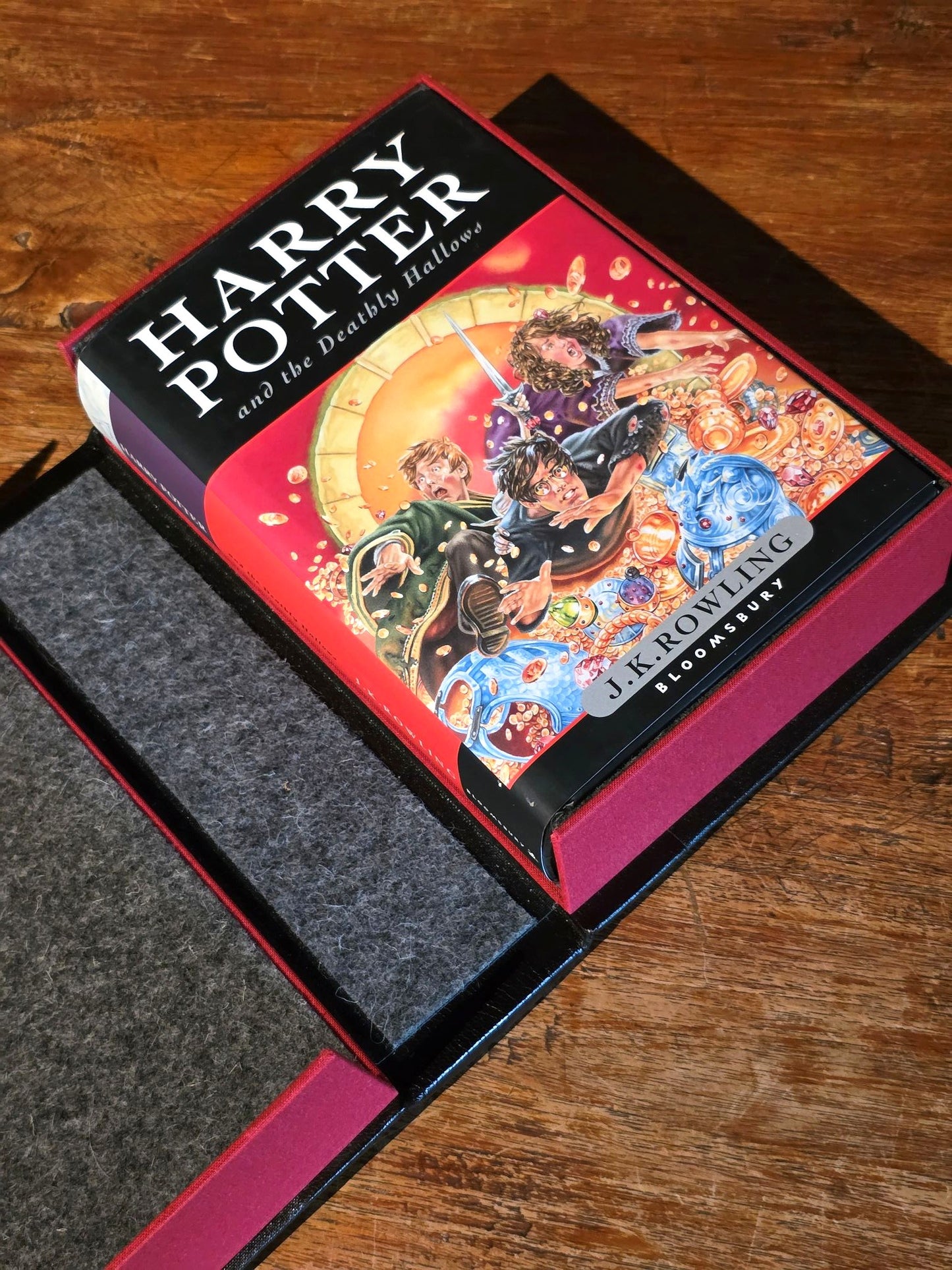 Harry Potter and the Deathly Hallows – Flat-signed first edition